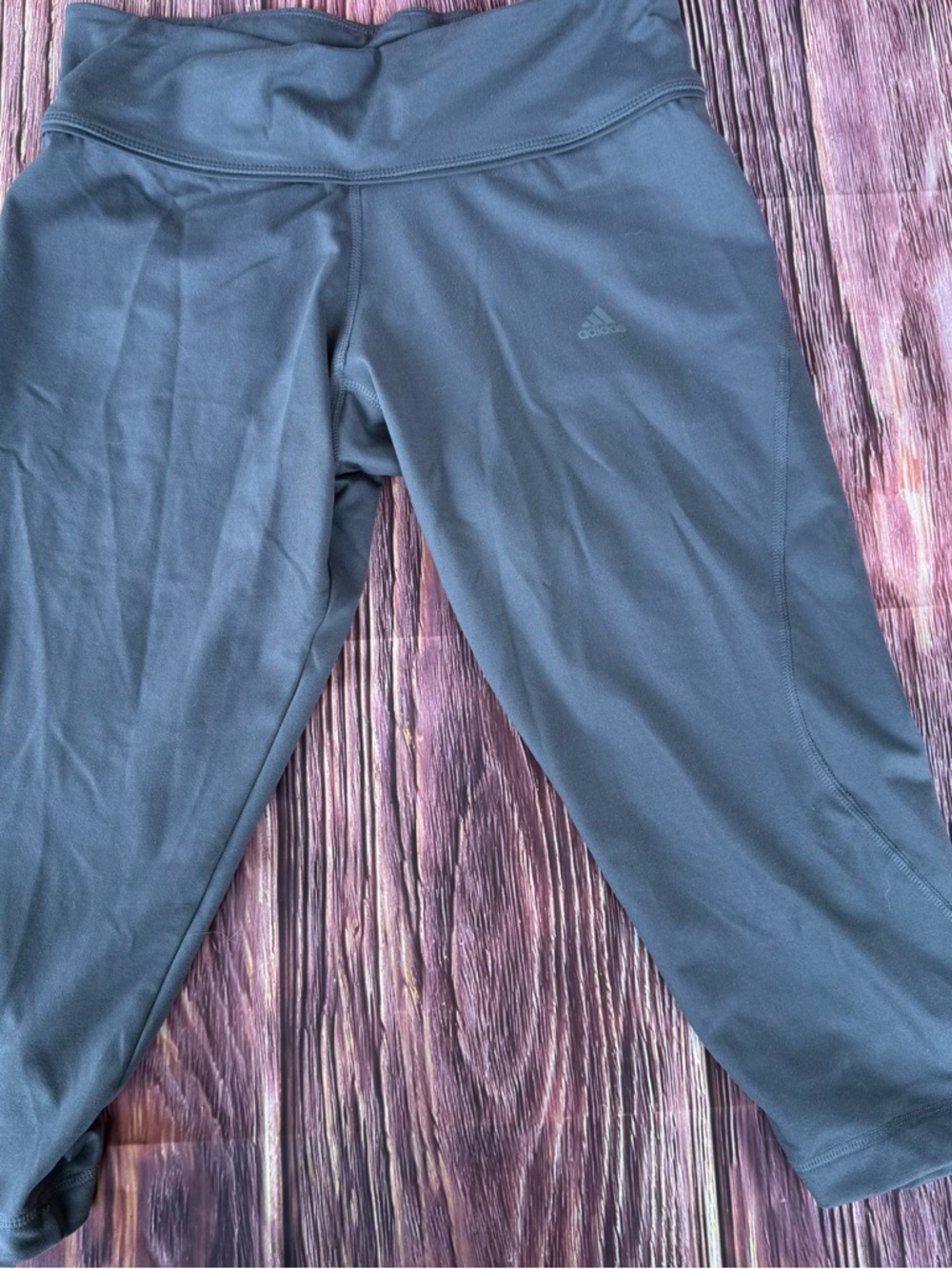 adidas women’s Charcoal Gray Capri Leggings medium